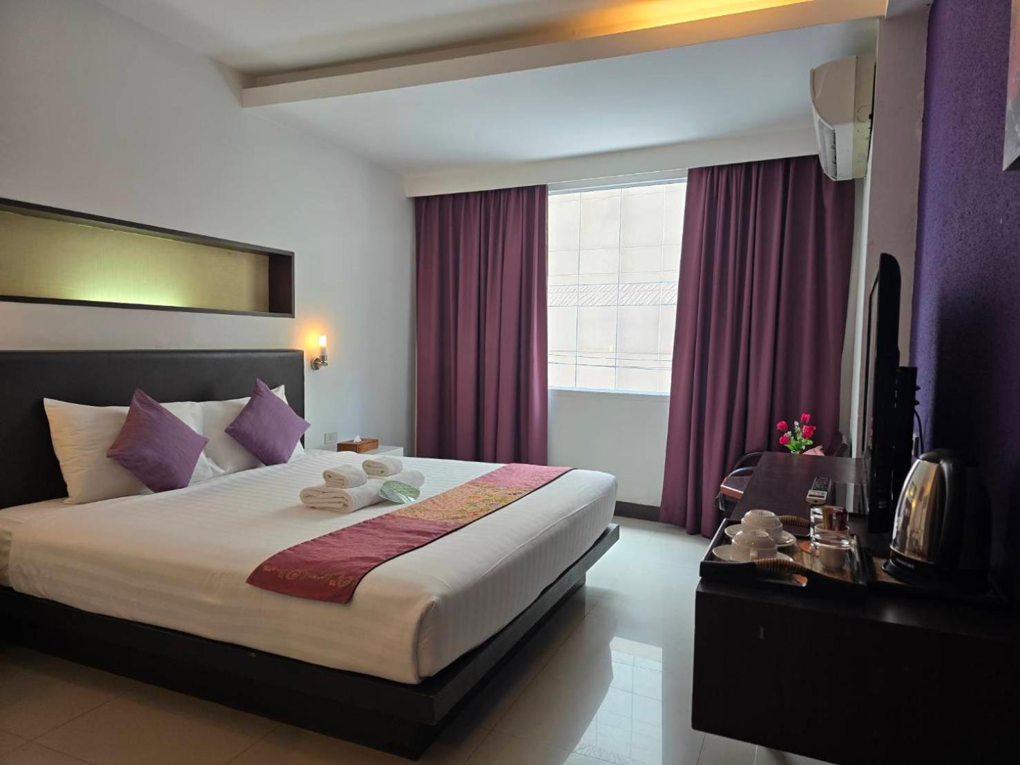 Baron Beach Hotel Паттайя Экстерьер фото