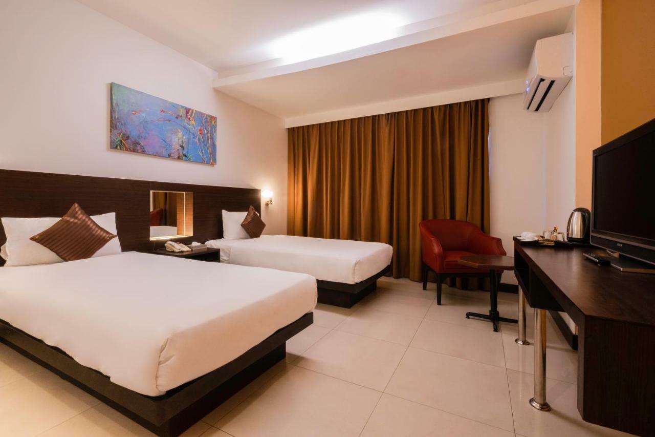 Baron Beach Hotel Паттайя Экстерьер фото