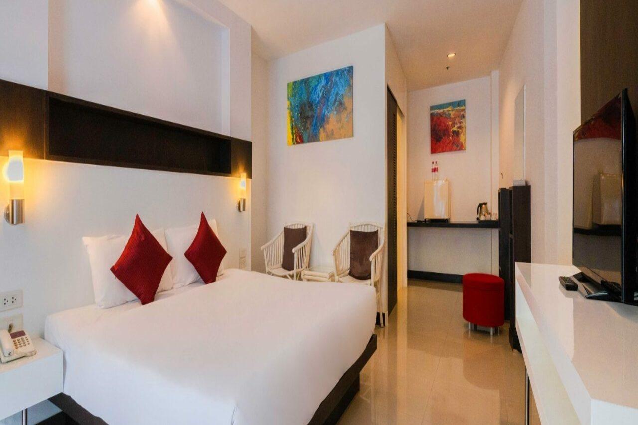 Baron Beach Hotel Паттайя Экстерьер фото